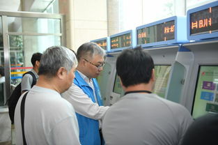 服務(wù)前移，情暖患者——醫(yī)院職能部門員工開展門診志愿服務(wù)側(cè)記